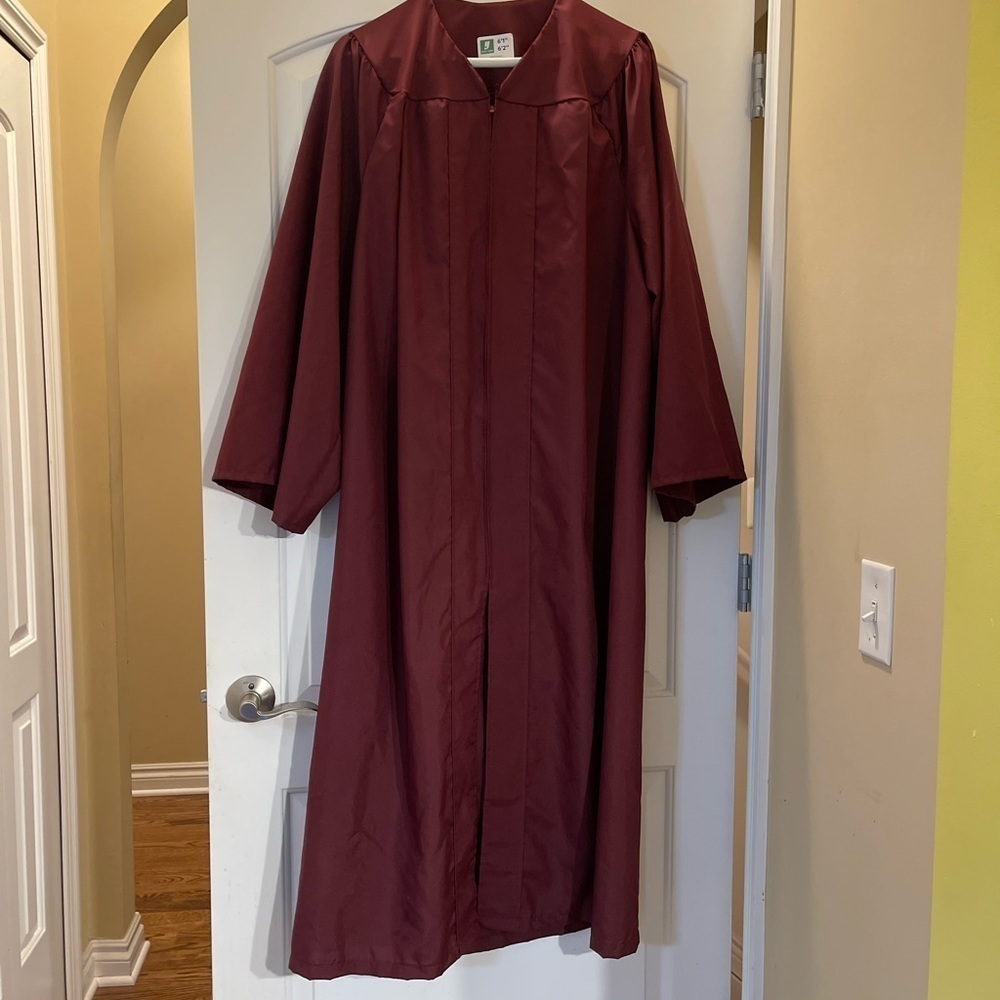 Graduation gown - Picture 2 of 6